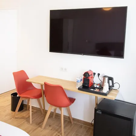 Les Rebelles מלון 3*