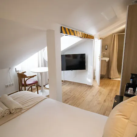 Otel Les Rebelles 3*