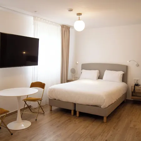 Les Rebelles Hotel Paris