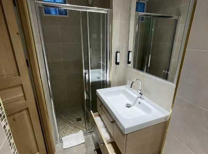 Hotel Les Rebelles Paris