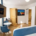 Otel Les Rebelles Paris