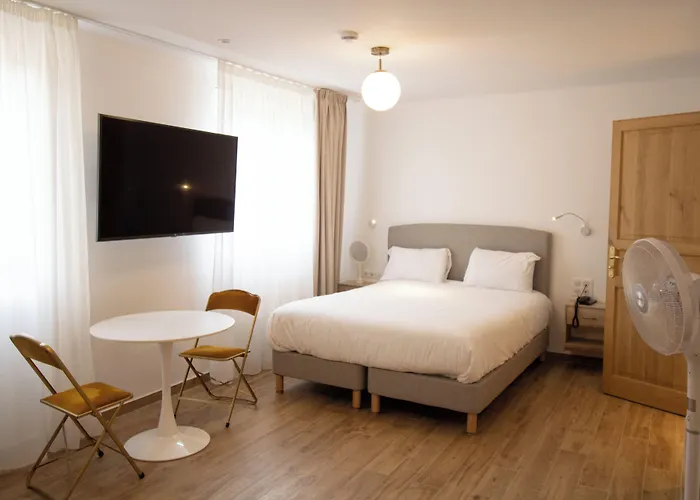 Les Rebelles Hotel Parigi